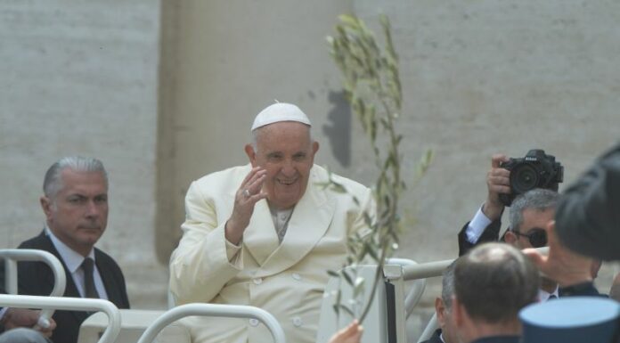 Il Papa non parteciperà alla Via Crucis, la seguirà da Santa Marta