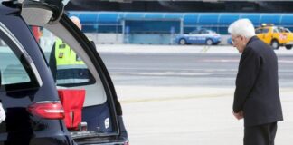 Atterrato a Ciampino l’aereo con la salma di Parini