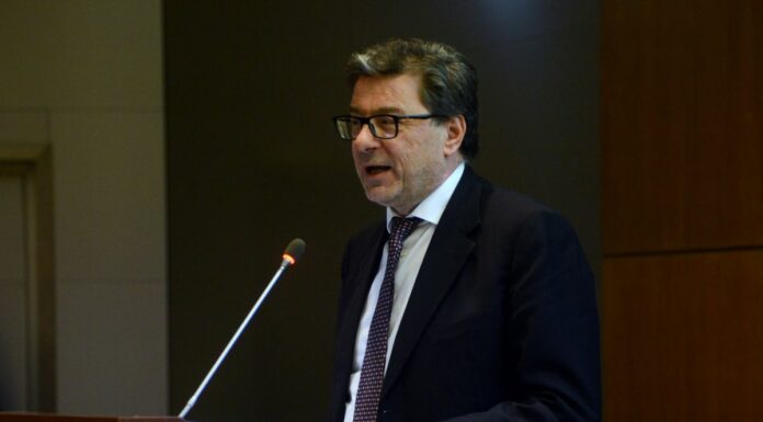 Via libera al Def, Giorgetti “Ambizione responsabile per nuova crescita”