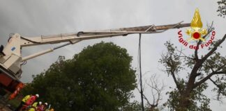 Cede piattaforma, due operai morti e un ferito grave nel milanese