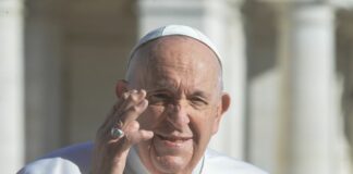 Papa “Privare anziani delle medicine è eutanasia progressiva”