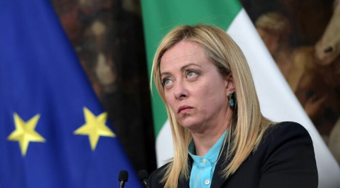 Immigrazione, Meloni “Obiettivo è eliminazione protezione speciale”