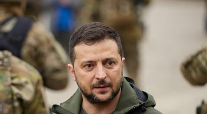 Zelensky “Celebriamo la Pasqua con una fede incrollabile nella vittoria”