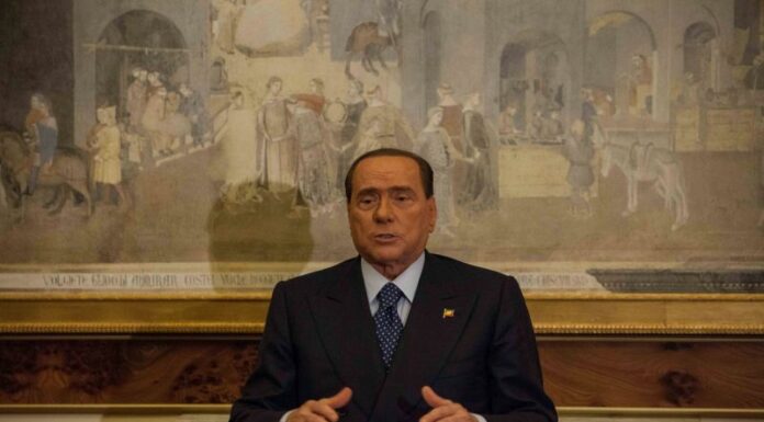 Berlusconi esce dalla terapia intensiva, prosegue degenza in reparto