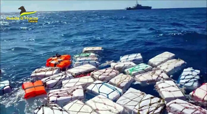 Sequestrate 2 tonnellate di cocaina, galleggiavano nel mare di Catania