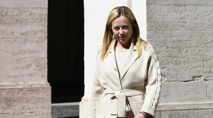 Migranti, Meloni “Non decidano i trafficanti chi entra in Italia”