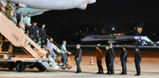 Atterrato primo aereo con italiani evacuati dal Sudan, ad accoglierli Tajani