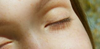 Yoga per il viso una soluzione per mantenere la pelle giovane