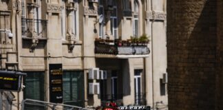 Leclerc in pole position a Baku davanti a Verstappen