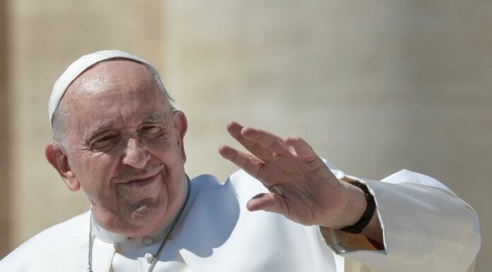 Il Papa in Ungheria “Prego per un futuro di pace”