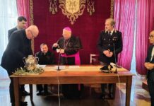 La Polizia di Stato consegna “l’Olio di Capaci” al Vescovo di Cefalù