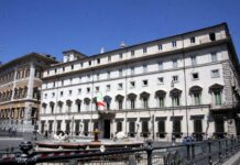 Consiglio dei ministri, via libera al Def. Migranti, dichiarato lo stato d’emergenza per sei mesi