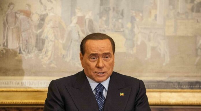 Berlusconi, il bollettino medico: ha un’infezione polmonare. Da tempo malato di leucemia