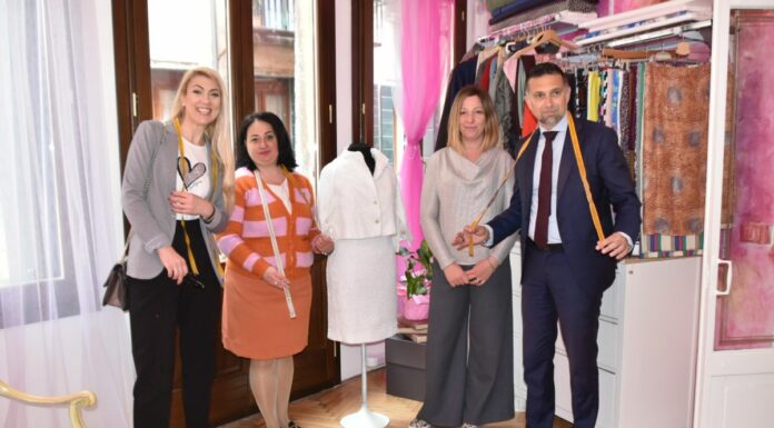 Assessori Besio e Costalonga in visita alla scuola per sarti