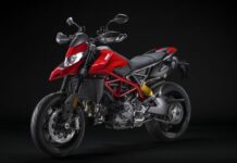 Ducati Hypermotard 950 ancora più dinamica con accessori Performance