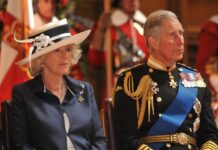 Carlo III incoronato Re, sovrano di un regno nuovo e diverso