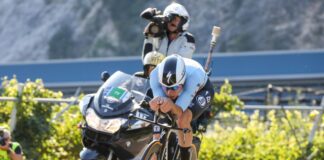 Prima tappa e maglia rosa al Giro per Evenepoel, Ganna 2°