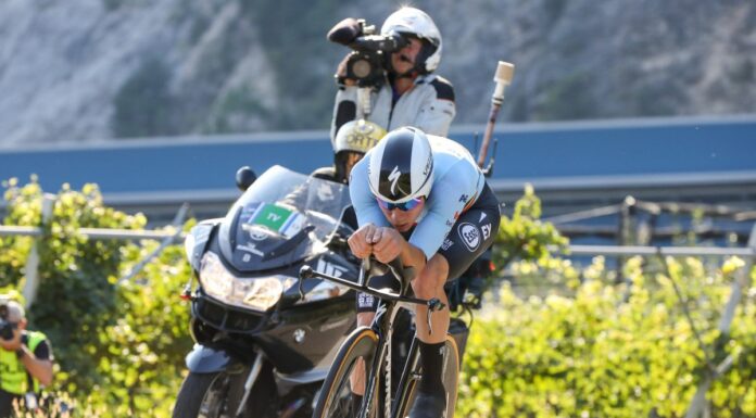 Prima tappa e maglia rosa al Giro per Evenepoel, Ganna 2°