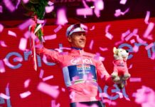 Matthews vince la 3^ tappa al Giro, Evenepoel resta in rosa