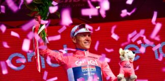 Matthews vince la 3^ tappa al Giro, Evenepoel resta in rosa