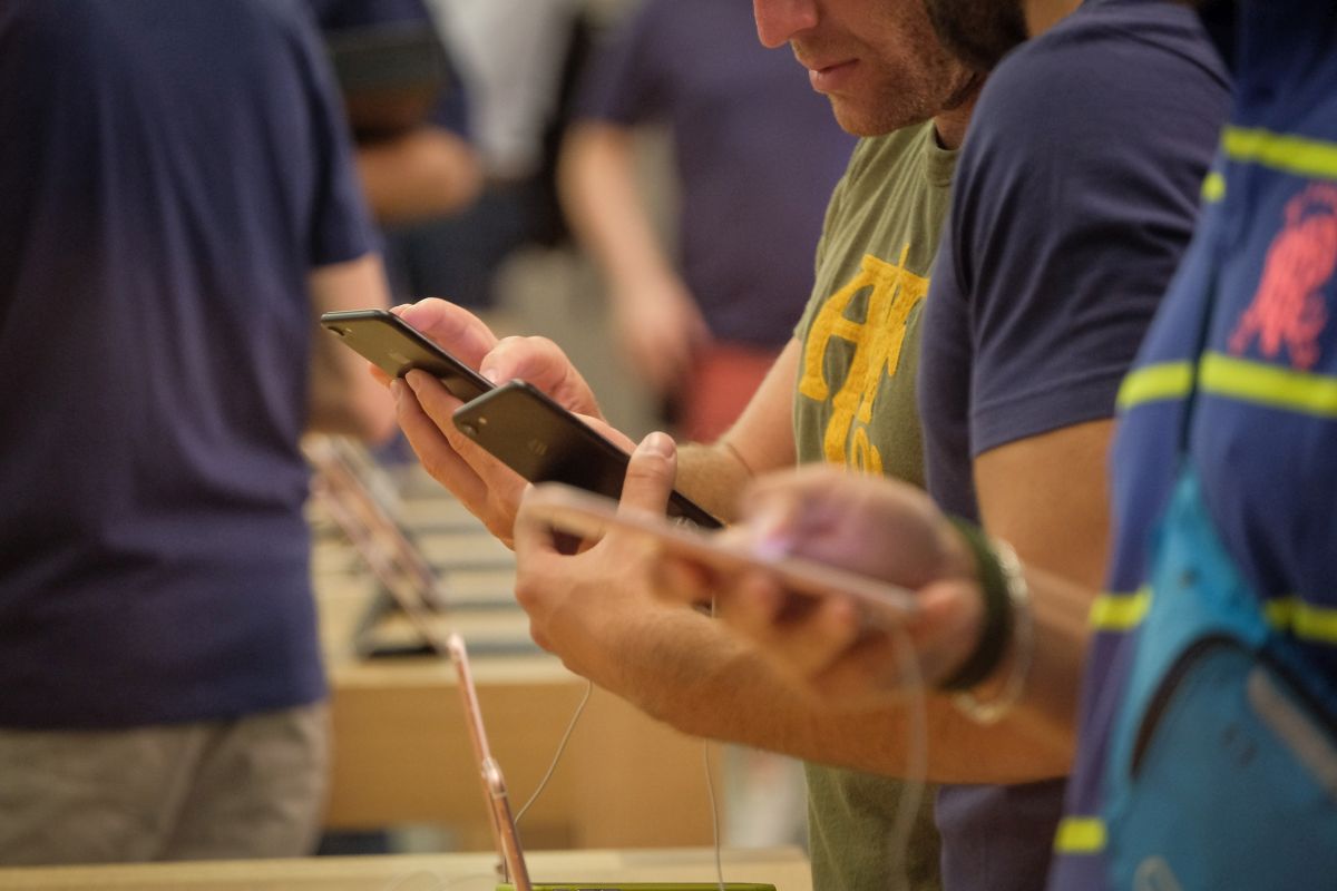 Il mercato degli smartphone è ancora in calo Il mercato degli smartphone è ancora in calo