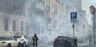 Esplosione in centro a Milano, coinvolte diverse auto e un appartamento