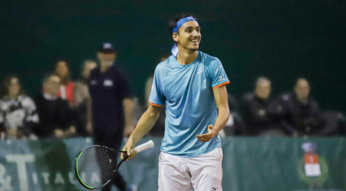 Sonego più forte della pioggia, al 3° turno al Foro