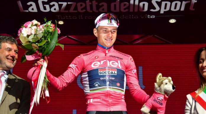 Evenepoel vince la crono di Cesena e torna in maglia rosa