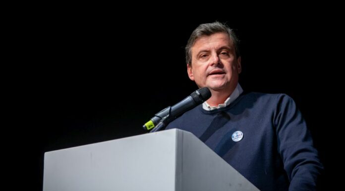 Calenda “Gruppioni a Iv? Dirlo prima sarebbe stato più elegante”