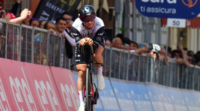 Ackermann vince l’11^ tappa, Thomas rimane in rosa