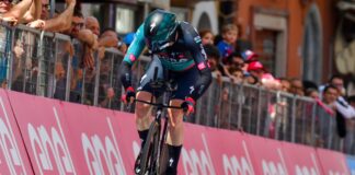 Denz vince la 12^ tappa, Thomas resta maglia rosa