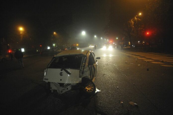 TORINO - incidente stradale gravissimo avvenuto a torino in corso cosenza angolo via gorizia a causarlo un semaro rosso non rispettato