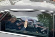 Silvio Berlusconi dimesso dall’ospedale “L’incubo è finito, ho vinto ancora”