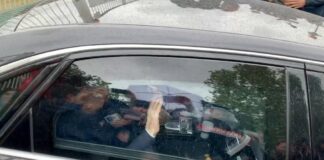 Silvio Berlusconi dimesso dall’ospedale “L’incubo è finito, ho vinto ancora”