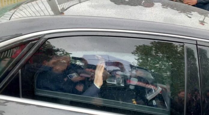 Silvio Berlusconi dimesso dall’ospedale “L’incubo è finito, ho vinto ancora”