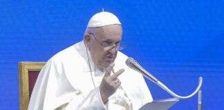 Papa “Non abituiamoci ai conflitti e alle violenze”