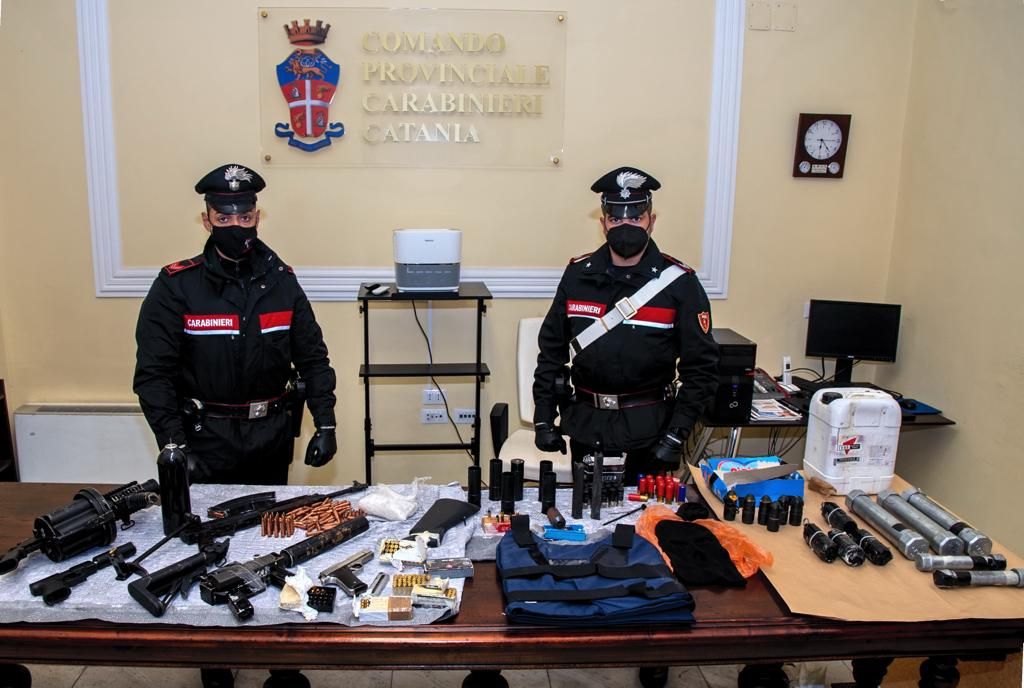 Armi da guerra per clan, arrestato esponente cosca mafiosa di Catania