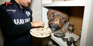 Scavi archeologici clandestini, arresti e perquisizioni in 5 regioni