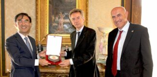 Il sindaco di Napoli riceve l’Ambasciatore della Repubblica di Corea