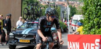 Dainese vince al fotofinish a Caorle, Thomas resta in rosa