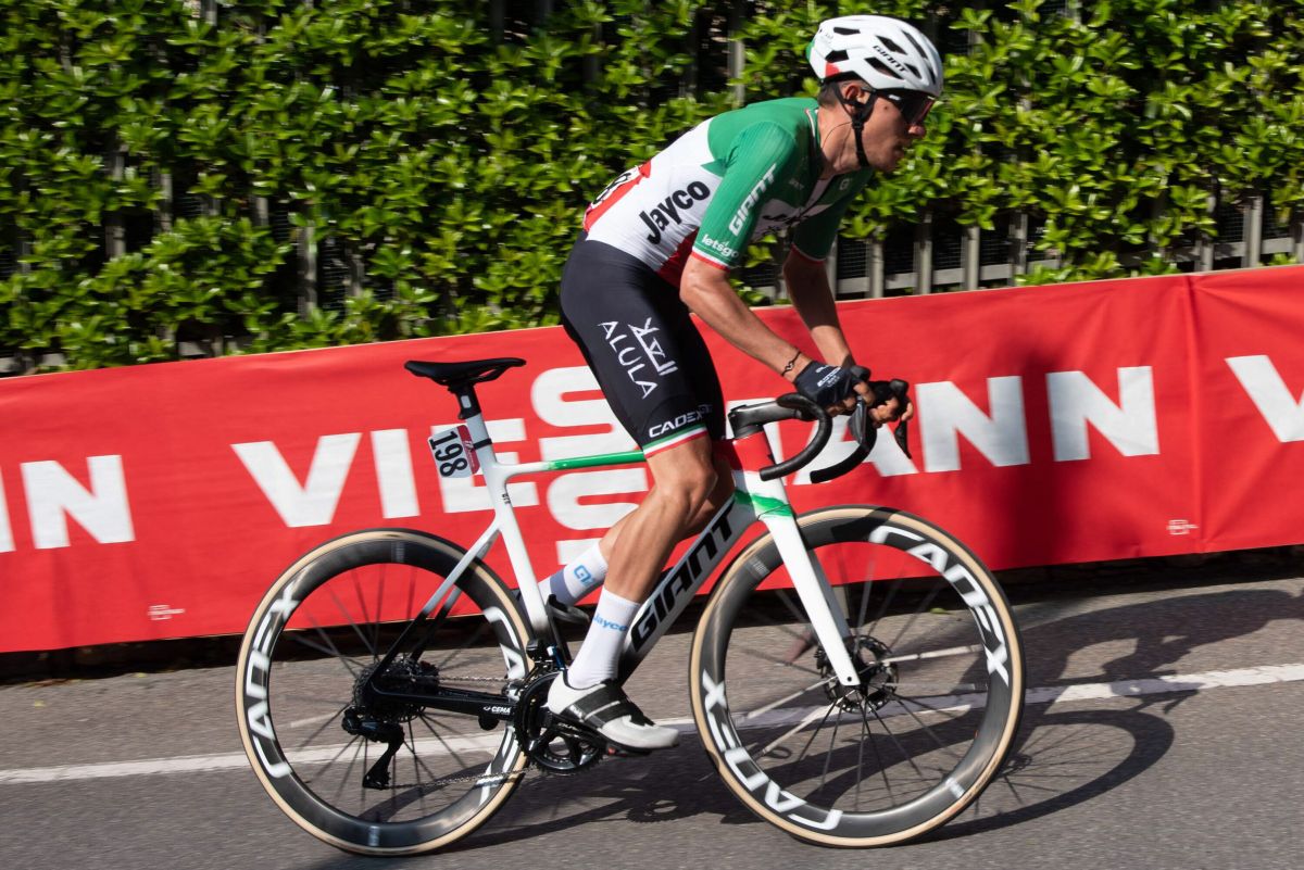 Zana vince la 18^ tappa al Giro, Thomas resta rosa