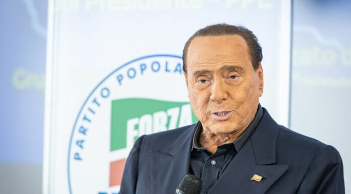 Berlusconi “Sto recuperando, prosegue rinnovamento di Forza Italia”