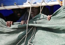 Immigrazione, in 105 in difficoltà ed altri 671 sbarcati in Italia