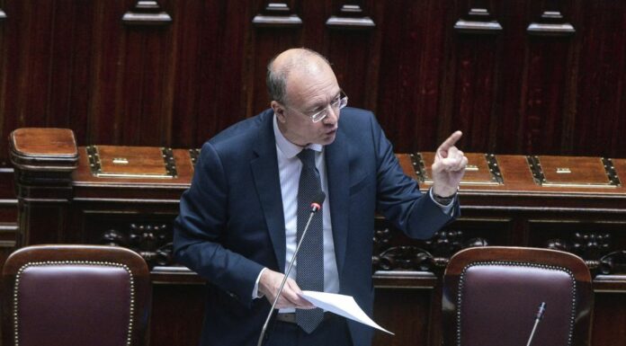 Scuola, Valditara “Su fuga docenti dati drammatici, servono incentivi”