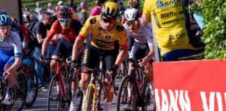 A Cavendish l’ultima tappa del Giro, Roglic vince la corsa