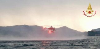 Barca si ribalta sul Lago Maggiore, un morto e dispersi