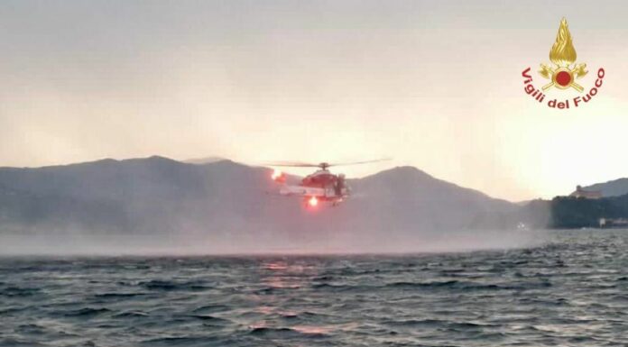Barca si ribalta sul Lago Maggiore, un morto e dispersi