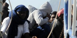 Immigrazione, operazioni in Tunisia e Libia contro trafficanti