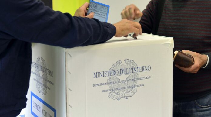 Amministrative, ai ballottaggi affluenza in calo al 49,6%