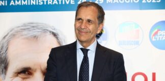 Catania, torta di compleanno con il volto del sindaco Trantino infilzata con una spada. Solidarietà di Schifani